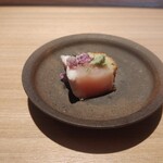 炭焼 おかげさん - [2024年7月　訪問]高坂鶏のむね肉。皮めパリッと、中はレアでしっとりと。