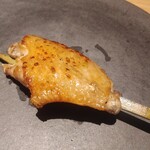 炭焼 おかげさん - [2024年7月　訪問]手羽先。肉質しっとり、身離れも良く食べやすい。