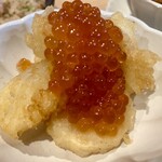 日本酒バルかぐら 神田店 - ホタテといくらの天ぷら