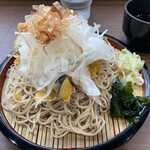 峠そば - 山盛りでびっくり