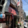 錢爺 - 道幅2メートルくらいしかない路地に台湾国旗！