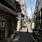 錢爺 - 路地を振り返ってパシャリ