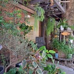 レ・グラン・ザルブル - お花屋さんが1階