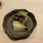 北の華 はやし - アワビ　塩と肝ソースで頂きました。　肉厚で甘くジューシー