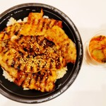 マルハのカルビ丼 - もち豚カルビ丼 特盛（950円）