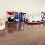 寅真らーめん - お隣さんのテリトリー内に調味料