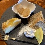 こびとカフェ - アップルパイ、わらび餅、紅茶のシフォンケーキ