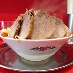 ラーメン タロー 五反田の陣 - 小ラーメン豚入り1,000円（野菜、アブラ、削り節）