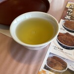 敦賀ヨーロッパ軒 敦賀岡山店 - 夏なので冷えたお茶が出ます。