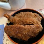 敦賀ヨーロッパ軒 - 具はこのように置いてから、ご飯と一緒にいただく。