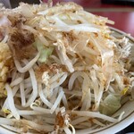 ラーメン もっけだの - 『汁なしニンニク野菜マシマシ』の野菜＆かつお節