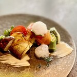 256355137 - 赤城ギンヒカリ・箱島鮎スモーク・地野菜。それぞれの調理法の地野菜は野菜本来の味がとてもよく活かされていて、食感ともに流石の味わいです✩.*˚