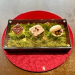 256355133 - 一口のお楽しみ/ タマシャモのパテ・フォアグラ芋羊羹・最中