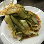 万点 - 豚肉のニンニクソース（これは凄い量。奥はチャーハン。