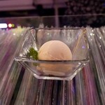 EIGHT - 마다가스카르 바닐라 아이스크림 550엔