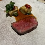 日本のイタリア料理店 sai - 阿波黒牛のサーロイン、焼き茄子添え