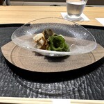 ひがしやま 司 - つぶ貝とサザエ　サザエの肝ソース　酢味噌　鷹峯とうがらし　