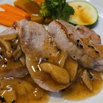 キッチン ブルー グローブ - 正面から、ポルチーニもタップリ！！