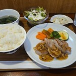 キッチン ブルー グローブ - 三元豚ヒレ肉ソテー　ポルチーニとトリュフのソース