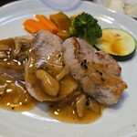 キッチン ブルー グローブ - 反対側から、ヒレ肉ソテーは肉厚です