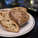 欧風小皿料理 沢村 - 【スパイシー チキンロースト＠税込2,288円】パン(2名分)