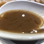 とんこつ みうら - 豚の旨みが凄い分厚いスープ、