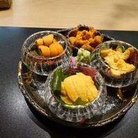 蓬左茶寮 - ウニの4種盛りは、赤利尻、淡路由良、礼文ムラサキの食べ比べ