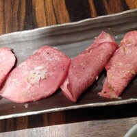 大徳壽 関内本店 - タン食べ比べ（上タン・上ネギ塩タン）