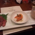 中国麺飯 勇 - 和牛いちぼのタタキ、スモークサーモンの山芋巻き、大連産高級くらげの冷菜