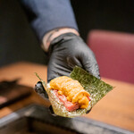 USHIMITSU - 傑作をその手に　～雲丹に降る雪～ 厳選和牛の箱雲丹ユッケドッグ　～淡雪塩～