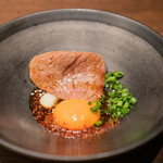 USHIMITSU - タレ焼物 厳選和牛ヒレ産地別2種食べ比べ　～黒ダレ・卵黄香味ダレ～