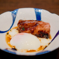 USHIMITSU - すき焼きを超えていく 和牛サーロインの焼きすき焼き　～春菊と温泉卵～