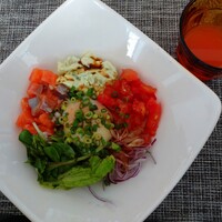 Ginger’s Beach Omiya - サーモンのポキボウル①