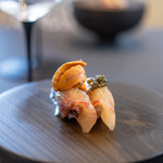 プレゼンテ スギ - 2024.7 杉寿司 TYPE-S（自家製の鰹ガルムでGVした縞鰺、北海道産うに、N25キャヴィア）サラダバージョンの杉寿司