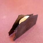 プレゼンテ スギ - 2024.7 メロンのエアーアイス（富里産赤肉メロンの窒素ガス泡アイス、ブラックココア最中）