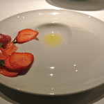 フロリレージュ - フレッシュの苺とヨーグルトのブラマンジェカプレーゼ仕立て①