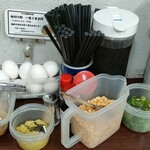 日の出製麺所 - 卓上調味料