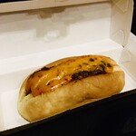 TOHOシネマズ - 料理写真:刻みパラペーニョがピリ辛で旨い！ソーセージもパリッとジューシー