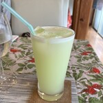 Delicias by Vera Goto - 皮の苦味が効いた大人のレモンジュース。