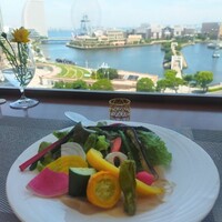 イリエスケープ - 2024年7月27日(土) イリエスケープさん
                    ランチコース
                    海と畑のｺﾝﾄﾗｽﾄ(バーニャカウダ)