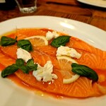 ピッツェリア パーレンテッシ - ⚫スモークサーモンとガスパチョソース