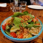 ピッツェリア パーレンテッシ - ⚫海老のソテーとクレソンとキウイのサラダ