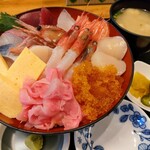 みなと食堂 - おまかせ10種盛丼
