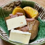 食事処 勢喜 - 北あかりの唐揚げに塩辛とバター添えて