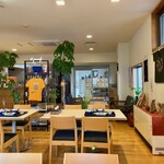 津軽の宿　弘前屋 - 郷土グッズが色々ディスプレイされています
