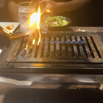 黒毛和牛焼肉 白か黒 - 