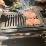 黒毛和牛焼肉 白か黒 - 