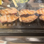 黒毛和牛焼肉 白か黒 - 