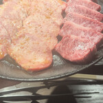 黒毛和牛焼肉 白か黒 - 