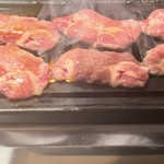 黒毛和牛焼肉 白か黒 - 